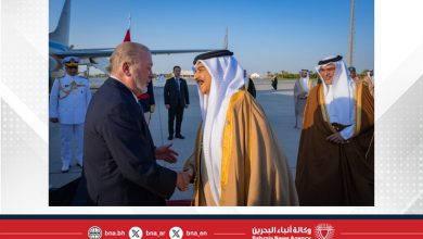صورة جلالة الملك المعظم في مقدمة مستقبلي جلالة ملك مملكة ماليزيا الشقيقة