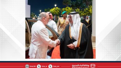 صورة ملك مملكة ماليزيا يغادر مملكة البحرين وفي مقدمة مودعيه سمو ولي العهد رئيس مجلس الوزراء