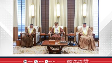 صورة رئيسا «النواب» و«الشورى» يستقبلان رئيس مجلس الشورى العُماني لدى وصوله للمشاركة في الاجتماع الدوري لرؤساء المجالس الخليجية