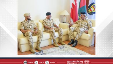 صورة القائد العام لقوة دفاع البحرين يستقبل عددًا من الضباط المترقين بمناسبة الثقة الملكية السامية