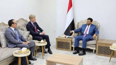 صورة لقاء حاسم في الرياض.. العليمي للمبعوث الأممي: لن يتحقق السلام ما لم تتوقف جرائم الحوثيين