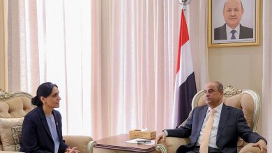 صورة رئيس وزراء اليمن يستعرض مع الحكومة البريطانية دعم الإصلاحات الاقتصادية ومؤتمرات الصحة والطاقة   