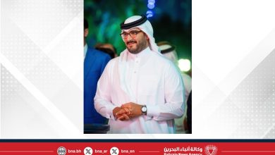 صورة سمو الشيخ عيسى بن سلمان بن حمد يشهد قرعة الجياد العالمية المشاركة في النسخة السابعة من سباق كأس البحرين الدولي للخيل
