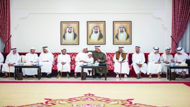 صورة رئيس الدولة يُعزّي في وفاة والدة عوض سعيد الأحبابي