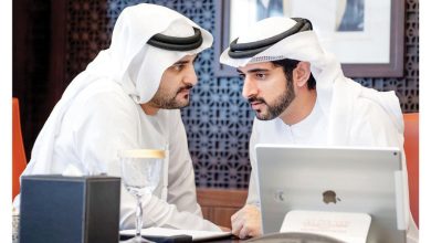صورة حمدان بن محمد قدوة للشباب الباني وبرؤيته تزهر دبي