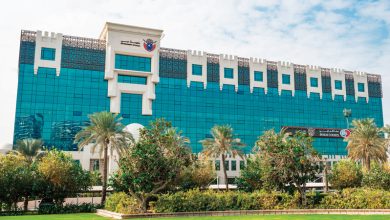 صورة امرأة توزع ثروتها على أسرتها للتهرب من سداد قيمة شيك