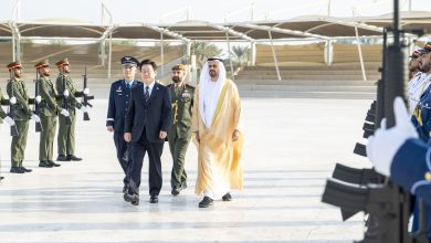 صورة ذياب بن محمد بن زايد يستقبل رئيس جمهورية كوريا في واحة الكرامة