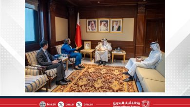 صورة وزير الخارجية يستقبل نائبة سفير الولايات المتحدة الأمريكية لدى مملكة البحرين