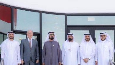 صورة محمد بن راشد يشيد بالفريق القيادي لطيران الإمارات.. إماراتي من الدرجة الأولى