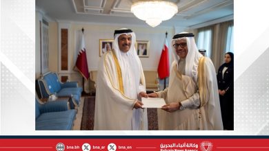 صورة وزير الخارجية يتسلم نسخة من أوراق اعتماد سفير دولة قطر المعين لدى مملكة البحرين