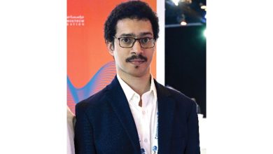 صورة طالبان يتحدّيان الإعاقة.. ويصنعان مستقبلاً واعداً في عالم الأمن السيبراني