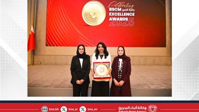 صورة وزارة الإسكان والتخطيط العمراني تحصد جائزة “تطوير بيئة العمل وأداء الموظفين” خلال حفل جمعية البحرين لإدارة الموارد البشرية