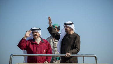 صورة رئيس الدولة وملك البحرين يشهدان التمرين العسكري الإماراتي البحريني المشترك “ربدان