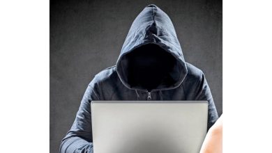 صورة محتال يستولي على 24.5 ألف درهم بمكالمة هاتفية