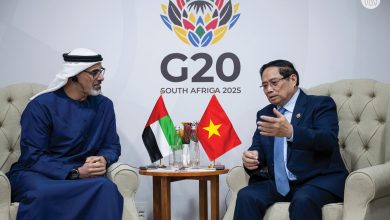 صورة خالد بن محمد بن زايد يبحث تعزيز التعاون مع رئيس وزراء فيتنام