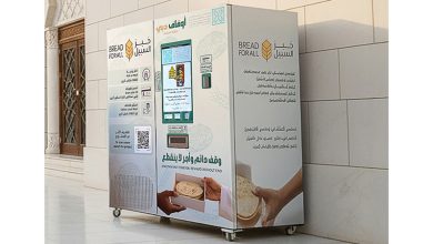 صورة أجهزة ذكية تقدم للعمال وجبات ساخنة على مدار الساعة