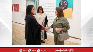 صورة قرينة ملك البلاد المعظم ترعى المعرض الفني المقام بمناسبة يوم المرأة البحرينية بالتعاون مع بحرين جاليري