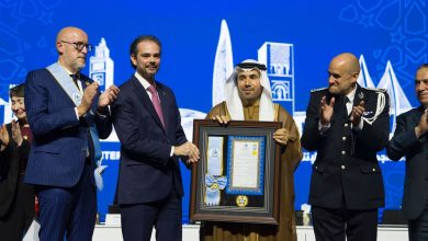 صورة اللواء الريسي يحصل على وسام الإنتربول من الطبقة العليا
