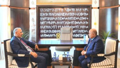 صورة تفاصيل لقاء عيدروس الزُبيدي بمحافظ حضرموت الجديد