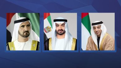 صورة رئيس الدولة ونائباه يُهنئون رئيس موريتانيا بذكرى استقلال بلاده