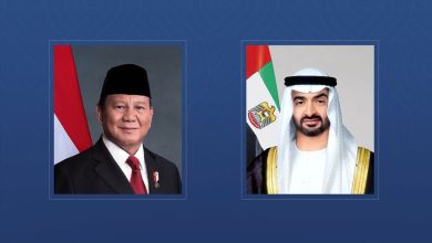 صورة رئيس الدولة يعزي رئيس إندونيسيا في ضحايا الفيضانات والانزلاقات الأرضية