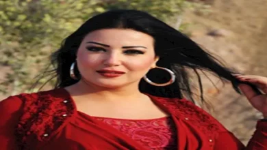 صورة سمية الخشاب تعلق على أداء مانشستر يونايتد: “رايح على الشلاحات”