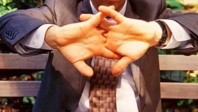صورة طقطقة الأصابع.. هل تسبب التهاب المفاصل؟