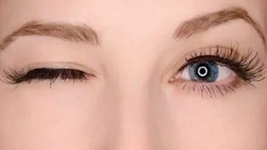 صورة لماذا نربط رفة العين بالأخبار السيئة؟