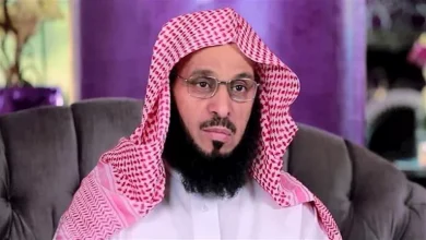 صورة الداعية عائض القرني يرد بعد ضجة تصريحه عن الموت وما يحدث بالعزاء أحيان