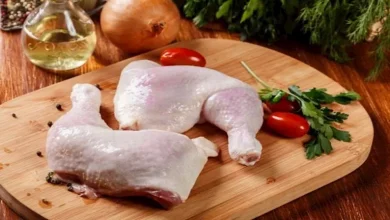 صورة عادة شائعة عند طهي الدجاج تسبب التسمم وانتشار البكتيريا