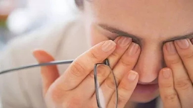 صورة 5 طرق طبيعية للتغلب على حرقة وجفاف العين