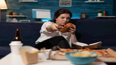 صورة هل تناول الطعام بعد السادسة مساء مضر؟