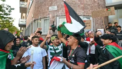 صورة “أوقفوا الإبادة في غزة”.. دعم قوي للقضية الفلسطينية خلال مباراة إقليم