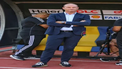 صورة مواجهة خاصة بين ياس توروب وأحمد عبد الرؤوف في نهائي السوبر