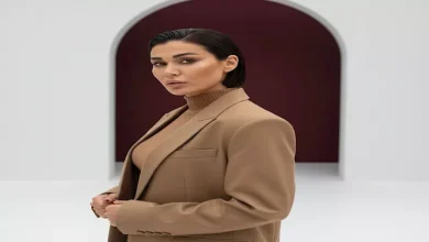 صورة نادين الراسي بفستان جريء.. لماذا اختارت قماش المخمل؟