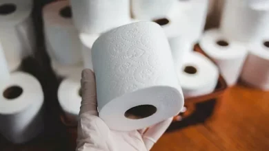 صورة “بورق التواليت”.. لن تتوقع ما فعله رجل في متحف تايواني