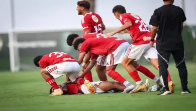صورة وليد سليمان يهنئ لاعبي الأهلي بفوزهم على الزمالك في دوري الجمهورية