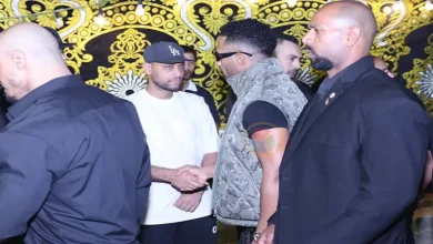 صورة حضور محمد رمضان وبكاء محمود الليثي.. 25 صورة من عزاء إسماعيل الليثي