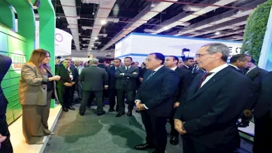 صورة رئيسة البريد تقدم عرضًا شاملا للخدمات الجديدة خلال معرض كايرو أي سي تي