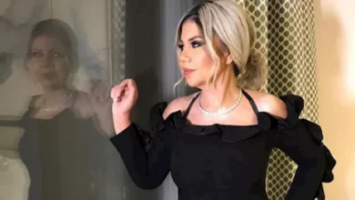 صورة بوسي شلبي تتألق بالأسود على السجادة الحمراء لمهرجان القاهرة السينمائي