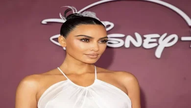 صورة إطلالة كيم كارداشيان المثيرة للجدل