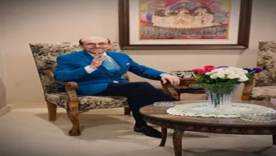 صورة بعد تحسن حالته الصحية.. محمد صبحي يغادر المستشفى