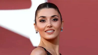 صورة هاندا أرتشيل بإطلالة جريئة.. كيف نسقت اللون الأحمر الناري؟