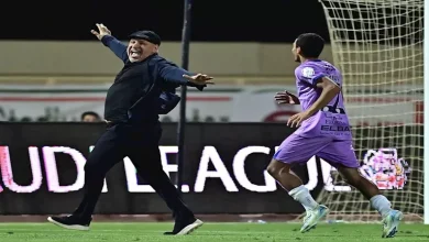 صورة لقطتان مثيرتان للجدل لنور الدين بن زكري المرشح لتدريب الزمالك