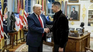 صورة “داخل البيت الأبيض”.. رونالدو وترامب يستعرضان مهاراتهما في كرة القدم (