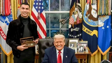 صورة مفتاح البيت الأبيض.. ماذا تعني هدية ترامب الغامضة لرونالدو؟