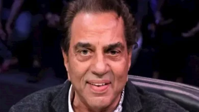 صورة وفاة نجم بوليوود دارمندرا عن عمرٍ ناهز 89 عامًا