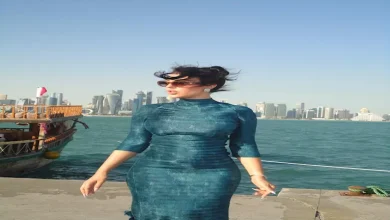 صورة أحدث ظهور لـ جورجينا بفستان جريء أمام البحر في قطر والجمهور يعلق