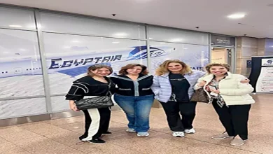 صورة إلهام شاهين تنشر صورة مع يسرا وصابرين في المطار قبل السفر لشرم الشيخ