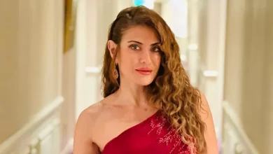 صورة “سحر اللون الأحمر”.. هيدي كرم بفستان جريء في أحدث إطلالتها